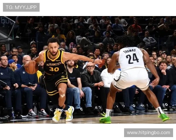 汤普森无球跑位更稳，较上季为库里制造空间